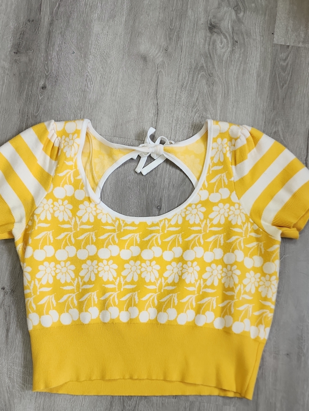 Maeve Yellow and White Floral Tie-Back Crop Top 21.5" Across The Chest